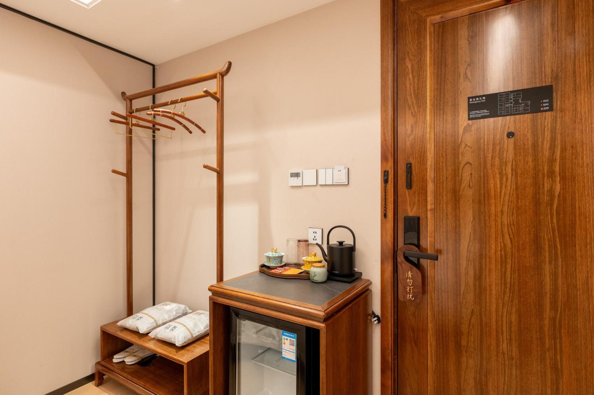 Fuxue Qiuguo Hotel Beijing Nanluoguxiang Siheyuan Branch الغرفة الصورة